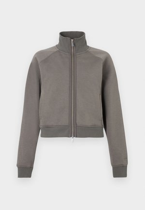 Pelēka īsā zip-jaka ar augstu apkakli, raglāna piedurknēm un ribas aprocēm un apakšmalu. Izgatavota no mīksta, elastīga auduma.