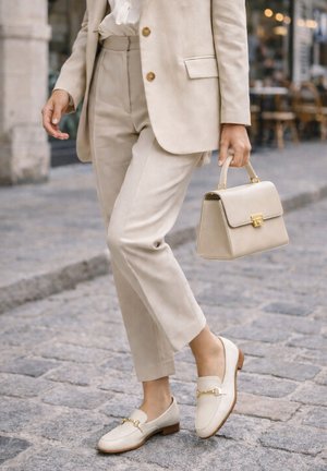 Derimod, MASCULINE LOAFERS - Slip-ons - creme