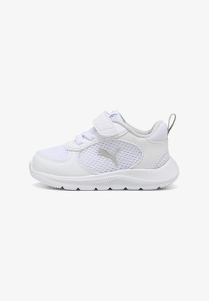 Chaussure de sport blanche pour tout-petit avec empiècements en mesh, bande auto-agrippante, détail de lacet et logo Puma sur le côté.