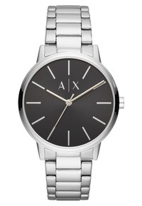 Montre en métal argenté avec un boîtier rond, un cadran noir, des marqueurs horaires argentés et un bracelet à maillons élégant. Arbore le logo 'A|X' à la position de 12 heures.