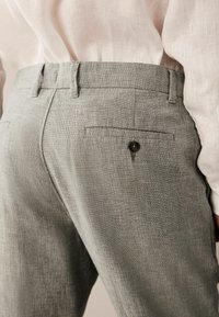 Next TEXTURED-REGULAR FIT - Chino - sage green
