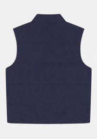 Gilet senza maniche blu navy con colletto alto, texture trapuntata e dettagli di cucitura orizzontale per una maggiore struttura.