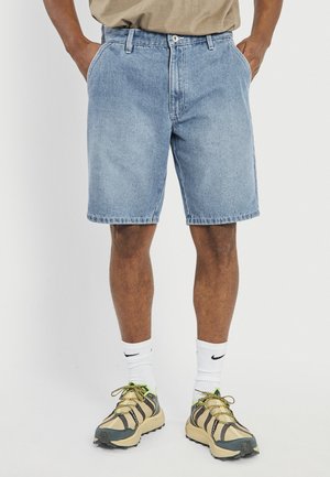 Redefined Rebel ASHER LOOSE FIT - Farmer rövidnadrágok - light blue