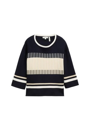 Maglione blu navy con righe bianche orizzontali e una fascia crema al centro. Presenta un colletto rotondo e maniche a tre quarti.