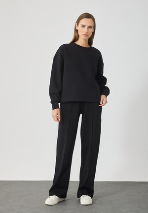 SET - Melegítő - true black