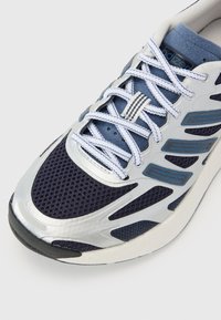 adidas Originals ADIZERO ARUKU UNISEX - Sportbačiai - silver-coloured/legend ink/preloved ink