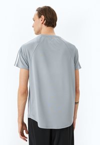 Koton - T-shirt z nadrukiem