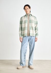 Calvin Klein Jeans EVA BOOT MID CHELSEA ICONIC - Korte laarzen - triple savannah tan