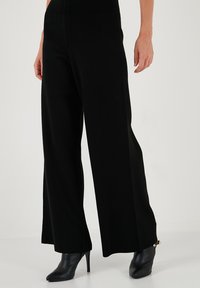LELA Spodnji deli trenirk - black
