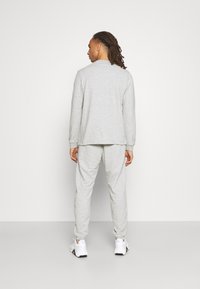 Reebok PIPING JOGGER - Calças de fato de treino - medium grey heather