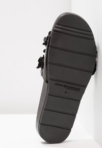 Kennel + Schmenger Ciabattine - black