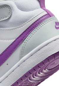 Nike Sportswear COURT BOROUGH MID 2 UNISEX - Sapatilhas de cano alto - pure platinum/vivid purple/white/mint foam