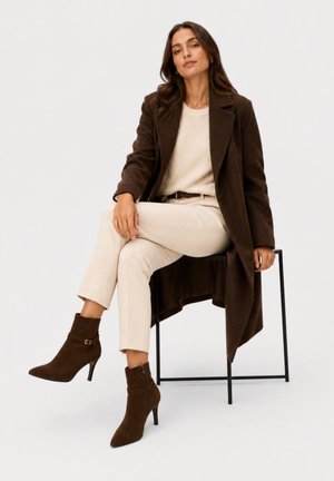 Day Vine, DAY VINE STIEFELETTE STIEFELETTE - Lage laarzen - braun
