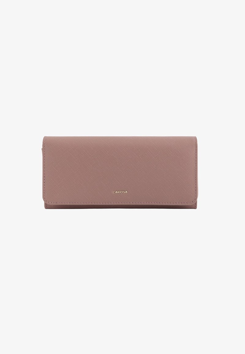 Billetera de cuero sintético rosa con un acabado texturizado, logotipo dorado en la parte frontal y forma rectangular, con cierre de solapa.