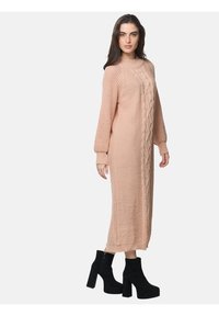 Elara Robe pull - beige