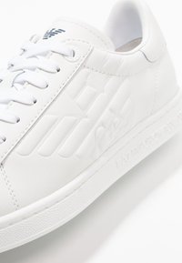 EA7 Emporio Armani UNISEX - Tenisice - white