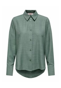 Camisa verde de manga larga con cierre de botones en el frente, cuello clásico y dobladillo redondeado. La tela tiene una textura sutil y un acabado suave.