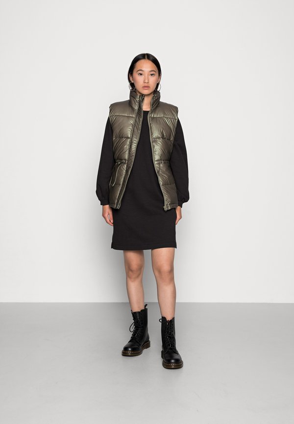 IHEllette - Waistcoat3