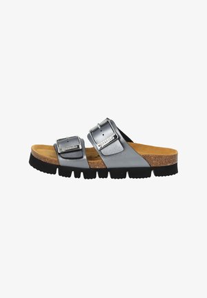 Sandal gris avec deux boucles réglables, semelle en liège, semelle en caoutchouc et un design de bride fendue pour un port confortable.