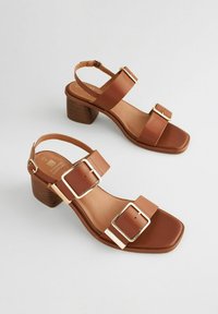 Next FOREVER COMFORT BUCKLE - Szandálok - tan brown