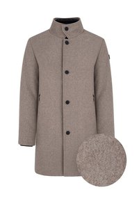 Brązowy wełniany płaszcz z wysokim kołnierzem, zapięciem na guziki i bocznymi kieszeniami. Towarzyszy mu okrągły próbnik materiału, pokazujący teksturę i kolor.