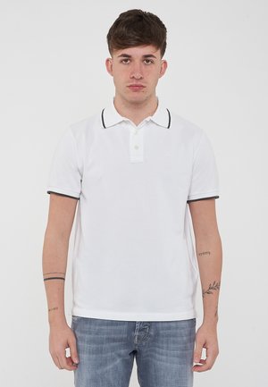Witte polo met korte mouwen, zwarte bies op de kraag en mouwen, twee-knopen knoopsluiting en logo detail op de borst.