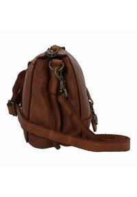 Borsa a tracolla in pelle marrone con una forma arrotondata, dotata di chiusura con zip e hardware decorativo. Tracolla regolabile e finitura texturizzata.