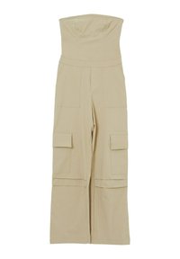 Jumpsuit beige senza spalline con gamba larga, dotato di quattro grandi tasche cargo e un busto aderente. Realizzato in tessuto leggero.