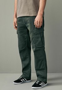 Next REGULAR FIT STRAIGHT LEG STRETCH - Chino hlače - dark green
