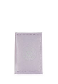 Porte-cartes en cuir lilas avec surface texturée, logo circulaire en relief et bords cousus contrastants. Forme rectangulaire compacte.