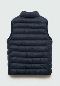 Granatowy kamizelka puffer z wysokim kołnierzem, pikowanym wzorem i poziomym przeszyciem. Miękki, lekki materiał bez widocznych elementów metalowych.