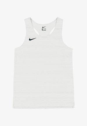 Biały sportowy top bez rękawów z czarnym logo Nike na piersi i w okolicy kołnierza z tyłu.