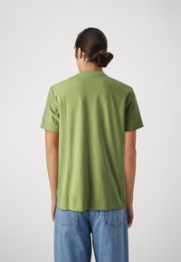 Oakley RELAX TEE 2.0 - T-shirt basic - fern