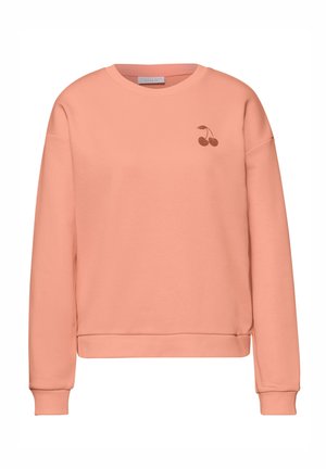 Miękki różowy sweter z długim rękawem i okrągłym dekoltem, z prążkowanymi mankietami i dołem, z małym nadrukiem czereśni na lewej piersi.