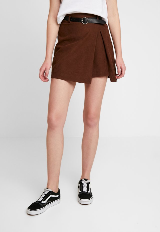 PLEAT DETAIL BELTED MINI SKIRT - A-snit nederdel/ A-formede nederdele - brown