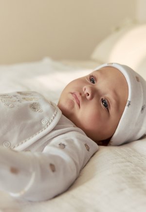 Next, REGULAR FIT - BORN IN 2026 - Strampler - white