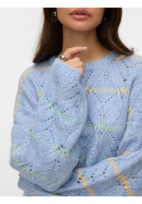 Sinine soonikkoes kampsun tekstuurse mustriga, millel on kollased ja rohelised triibud. Laiad varrukad ja ümmargune kaelus. Mõnus ja kerge.