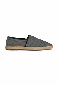 Grå stof slip-on sko med rund tå, elastiske sidepaneler og en jute-lignende sål. Har et lille farvet logo på siden.