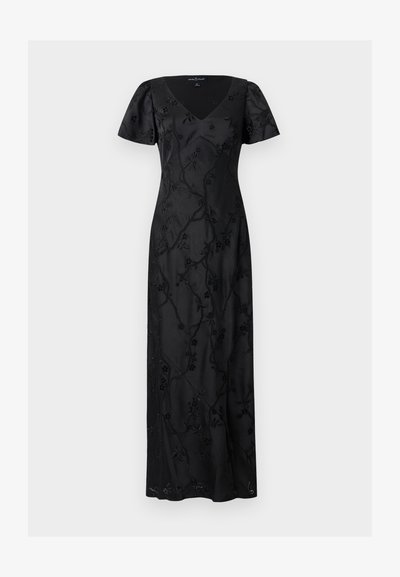 Μαύρο φόρεμα μέχρι το πάτωμα με κοντά μανίκια, ντεκολτέ σε σχήμα V και διακριτικές κεντημένες λουλουδένιες λεπτομέρειες σε όλο το ύφασμα.