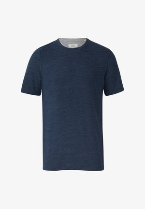 Tumed sinine T-särk pehmest, tekstuuriga kangast. Klassikaline ümmargune kaelus, lühikesed varrukad ja helehall äärestus kaeluses.