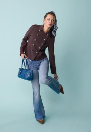 Stradivarius KITTEN-HEEL COURT - Klasické lodičky - brown