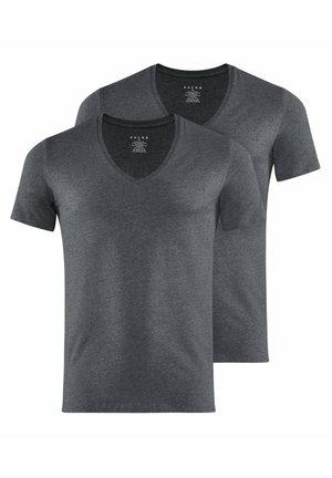 Graues V-Ausschnitt-T-Shirt aus weichem Stoff, kombiniert mit grauen Boxershorts und Socken in Knöchellänge, mit einem taillierten Design.