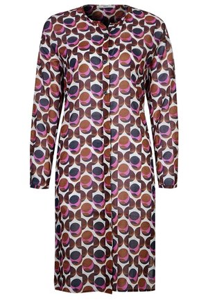 Vestito a maniche lunghe, lunghezza al ginocchio, con un motivo geometrico di cerchi sovrapposti marroni, rosa e neri su tessuto bianco, con bottoni frontali.