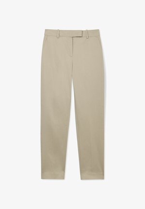 Pantalon beige taille droite avec passants de ceinture, poches latérales et fermeture éclair devant sur fond blanc.