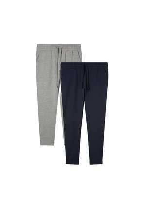 Due paia di pantaloni della tuta: uno grigio e uno blu navy. Presentano un elastico in vita con coulisse e tasche laterali. Tessuto morbido al tatto.
