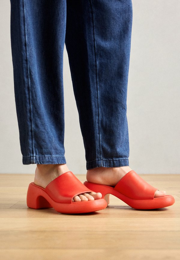 THELMA - Heeled mules - hellrot3