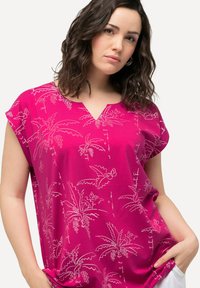Ulla Popken PALM TREE  SLEEVE  - T-shirt print - light heather