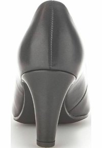 Scarpa décolleté nera in pelle con punta arrotondata e tacco forte e affusolato. Texture liscia con cuciture visibili lungo i bordi.