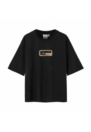 - T-shirt z nadrukiem