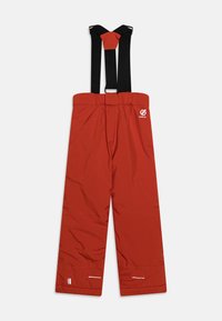 Röda snöbyxor med svarta justerbara remmar, tillverkade av vattentätt material. Funktioner inkluderar en avslappnad passform, elastisk midja och logodetalj.